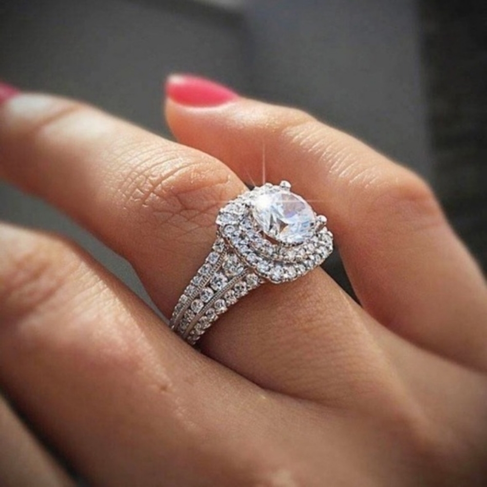 NEW 18k White Gold Diamond Halo Bridal Engagement Wedding Ring